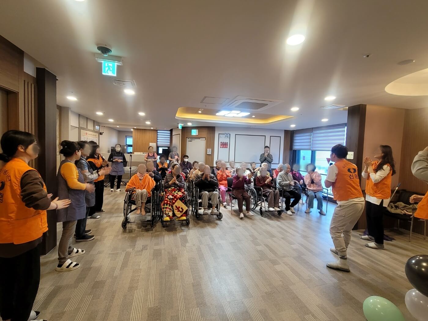 [자원봉사] 춘천신협 (청소+노래+말벗)